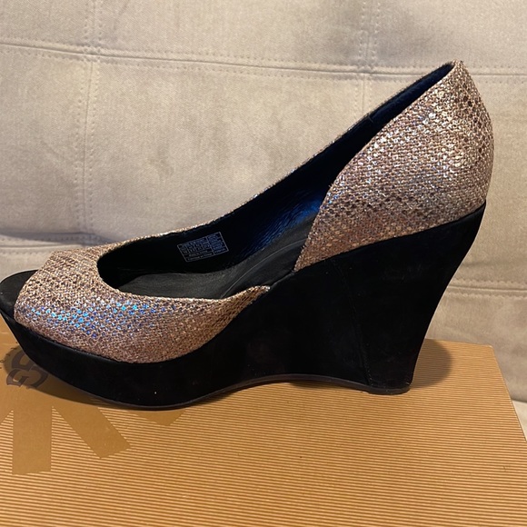 UGG Australia Toura Wedges - Picture 4 of 9